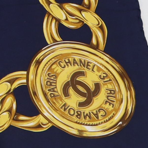 ヴィンテージ CHANEL シャネル スカーフ ネイビー／ゴールド チャーム柄 CHANEL シャネル スカーフ ココボタン柄 大判スカーフ ネイビー