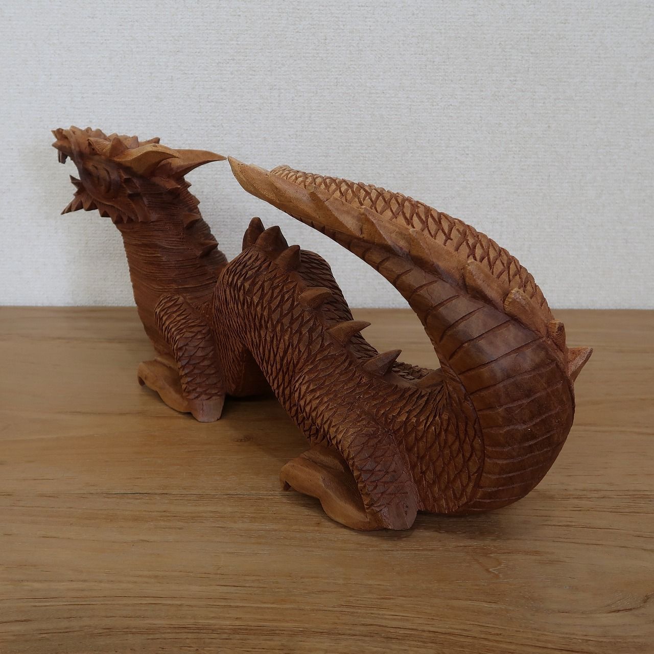 ドラゴンの木彫り 龍の木彫り スワール無垢材 左向き 50cm 竜の