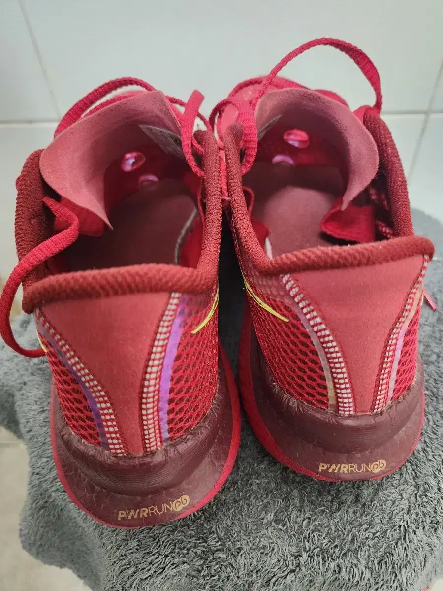Saucony サッカニー