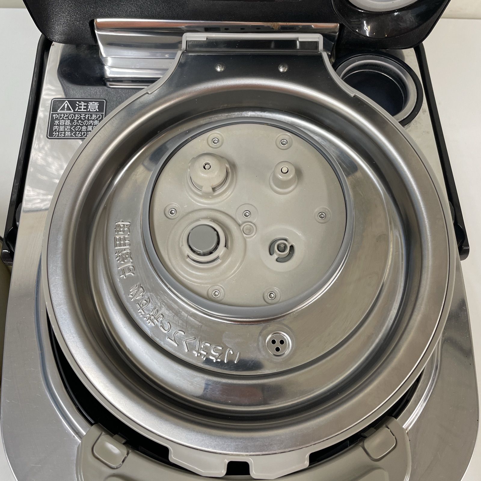 一度のみ使用 R704 ☀️ Panasonic スチーム可変圧力IH炊飯ジャー 5.5合炊き 16年製 SR-WSX106S 動作 済 クリーニング済