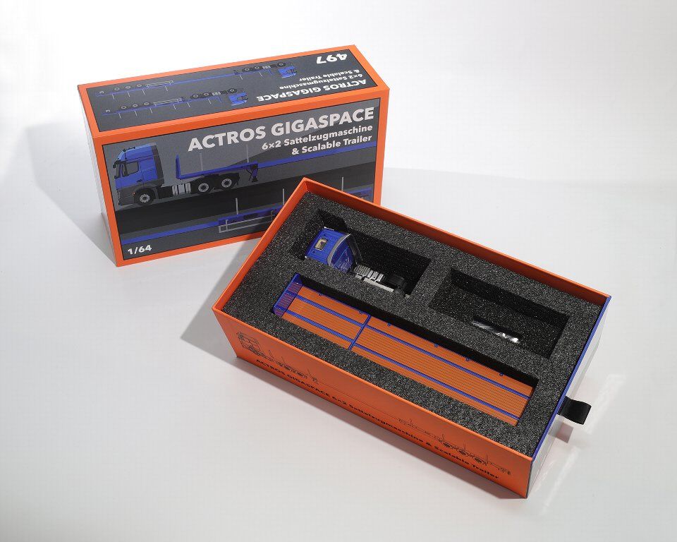 1/64 Mercedes-Benz ACTROS ギガスペース 6x2 セミトラクター