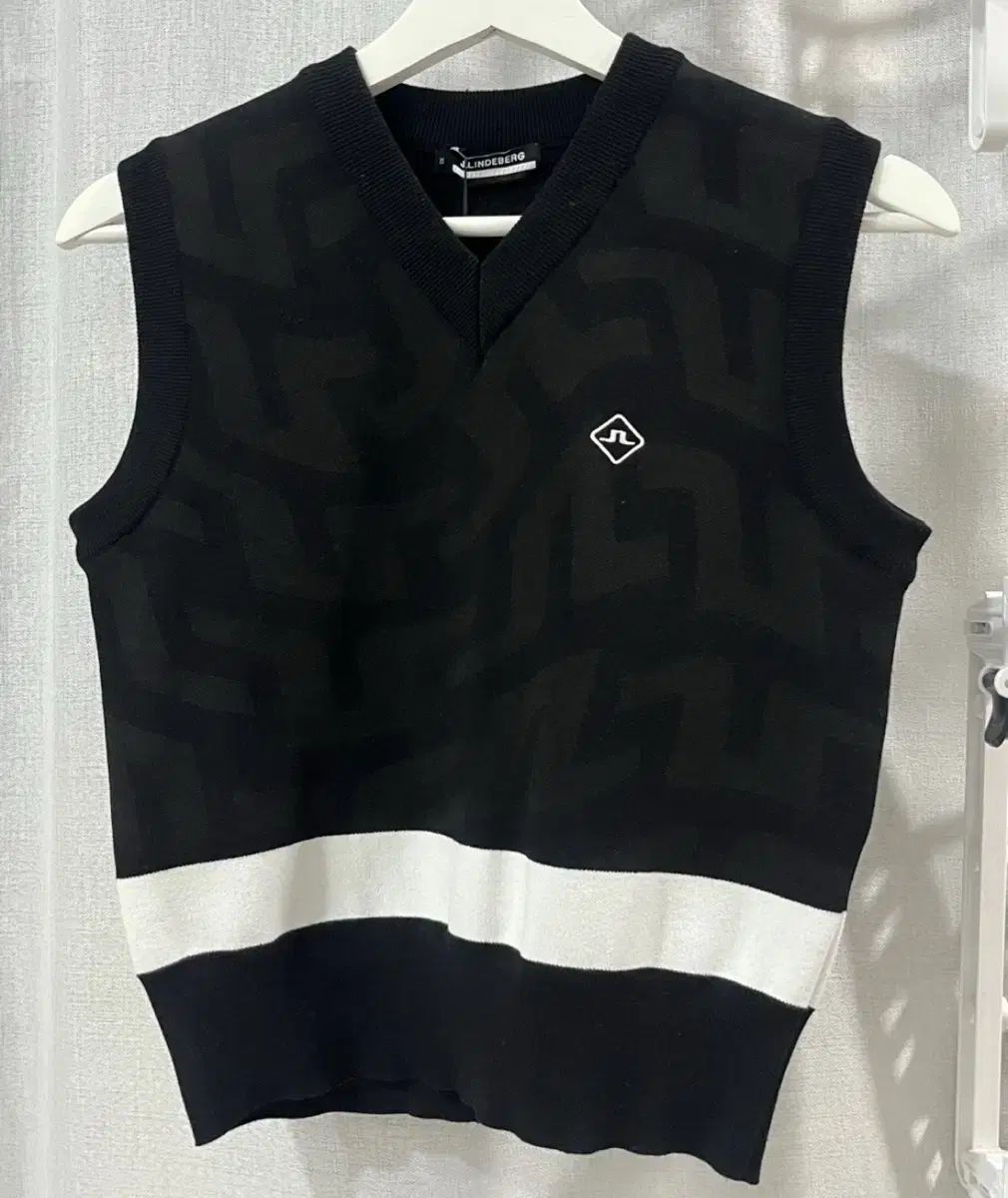 J.LINDEBERG J.リンドバーグ ブラック パータン ニット ベスト XS