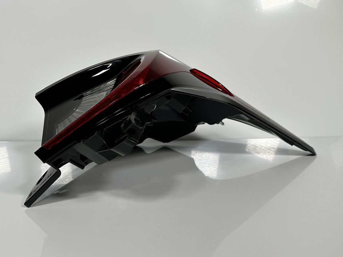 右テールランプ