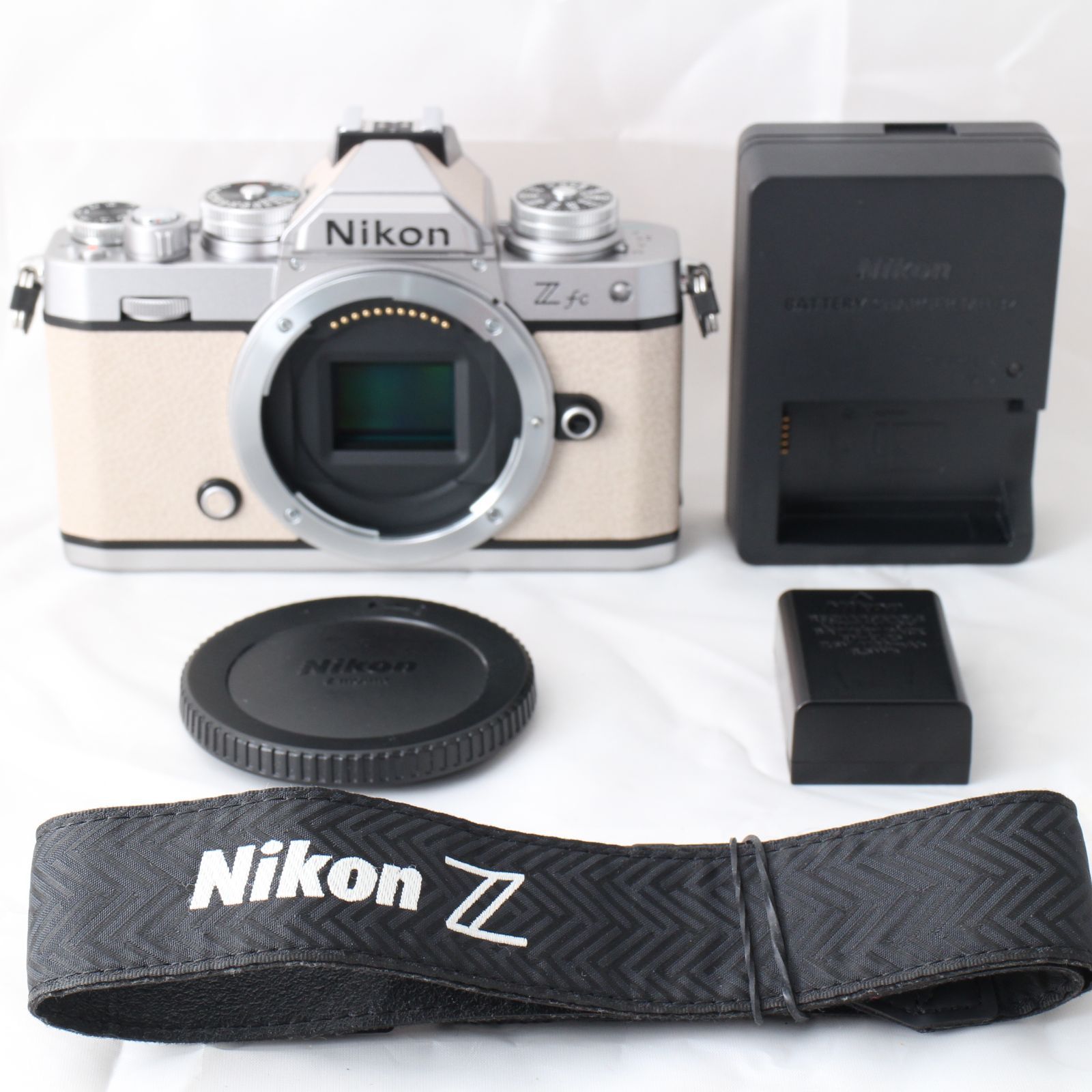 Nikon Z fc サンドベージュ　必ず説明文を確認してください。 Nikon Zfc レトロ クラシックデザイン ミラーレスカメラ レビュー
