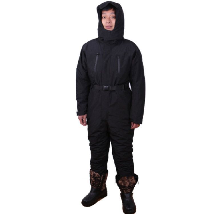 つなぎ.冬　帽子付き 新品 つなぎ.冬 帽子付き 新品