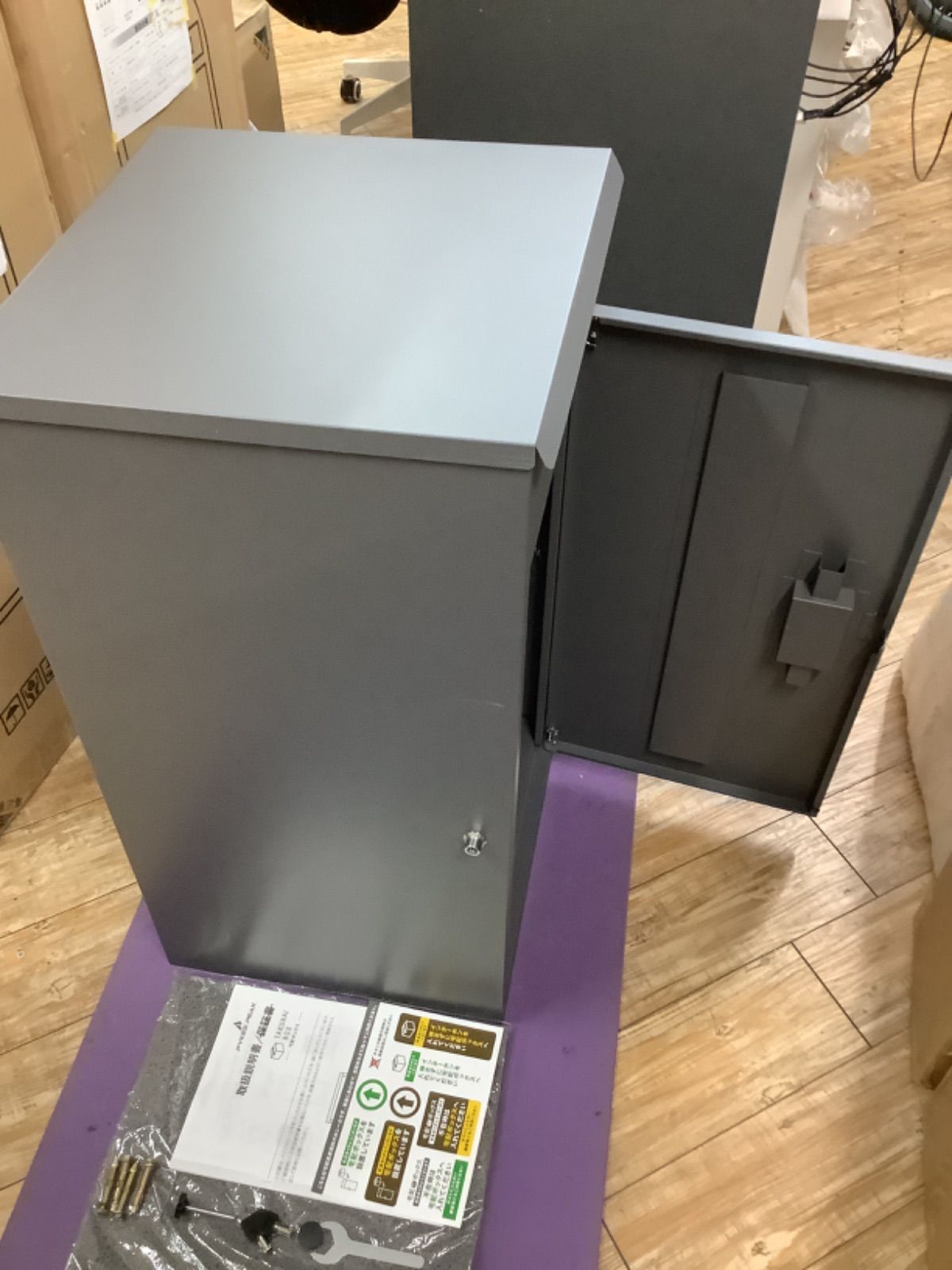 ガンメタルグレー