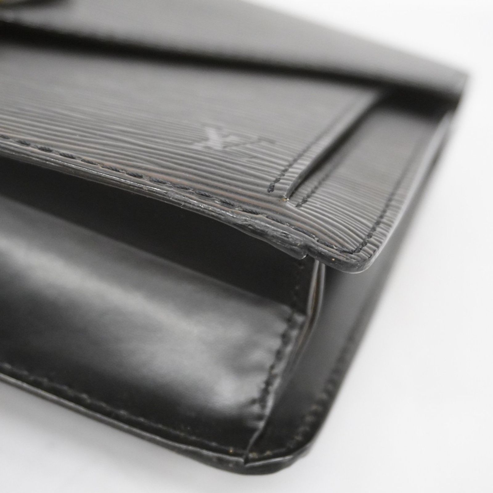 ヴィトン　エピ ノワール M52612 セリエ ドラゴンヌ　クラッチバック Louis Vuitton ルイヴィトン エピ ノワール セリエ ドラゴンヌ