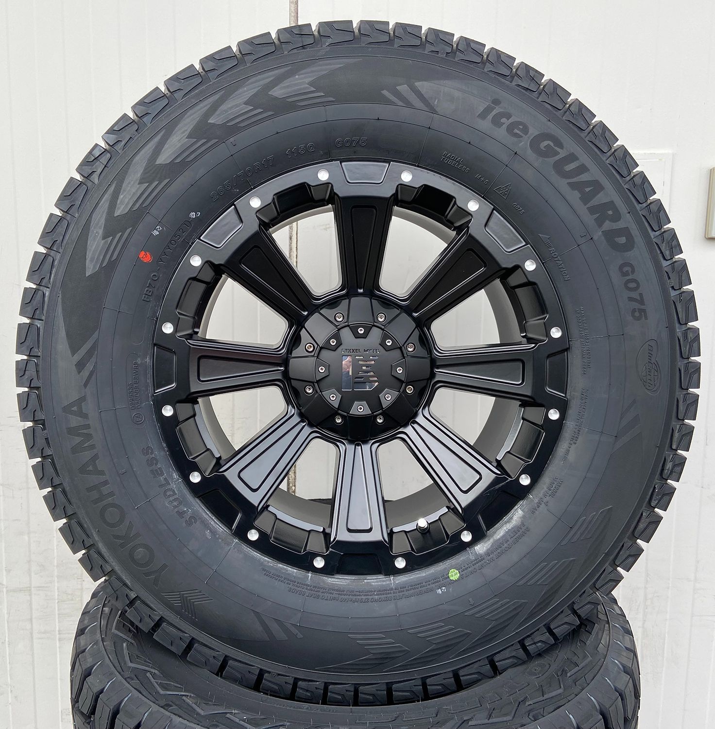 150プラドYOKOHAMA スタッドレスタイヤ 265/65R17 4本セット 150プラド