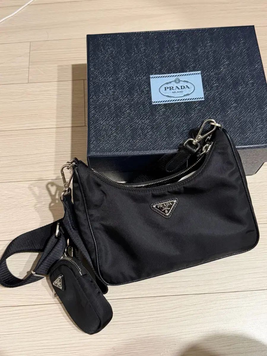プラダ リーエディション 2005 リナイロン バッグ プラダ テスート チェーン クロスバック