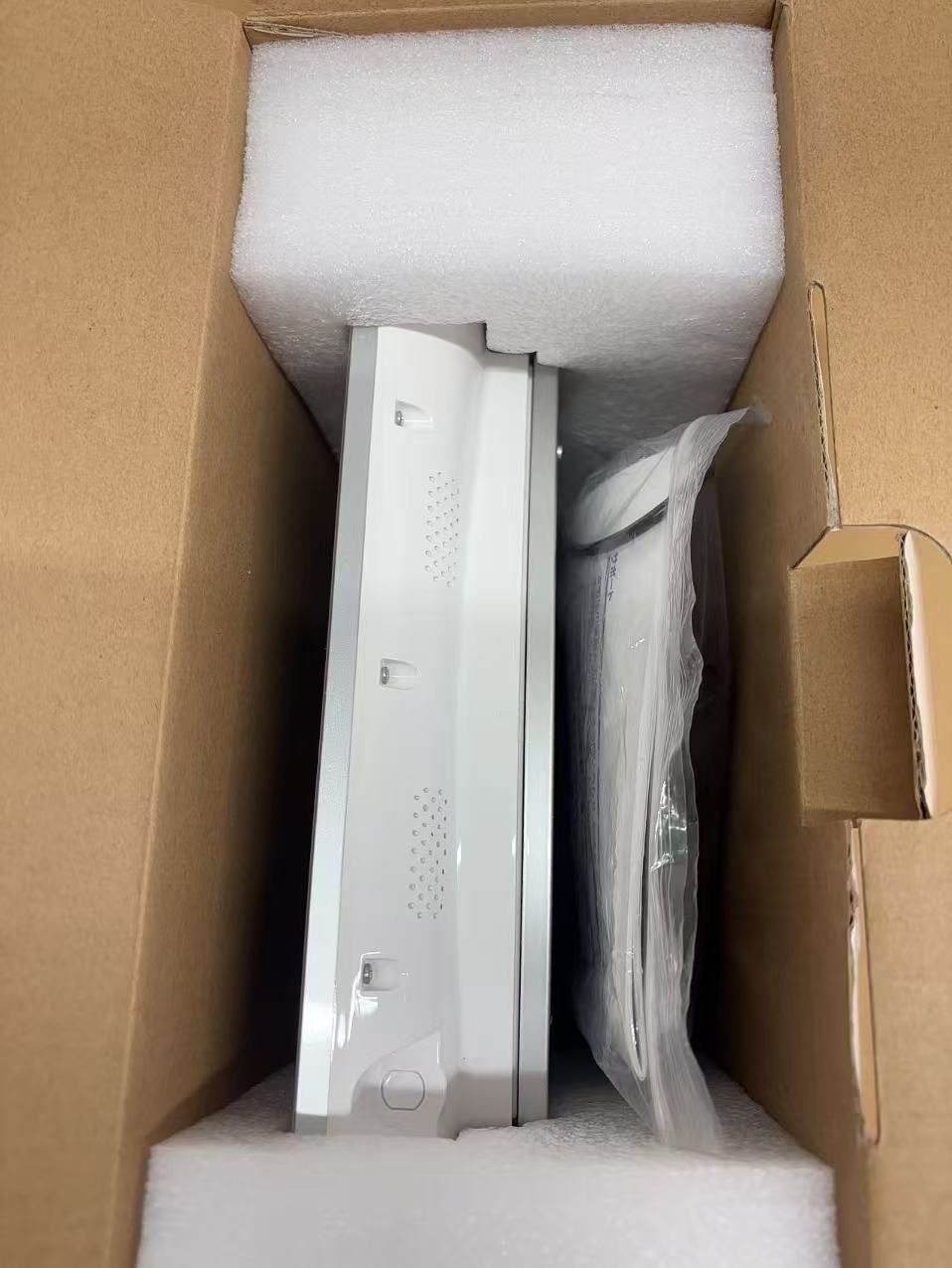 ASTEX 10インチ防水ポータブルブルーレイプレーヤー