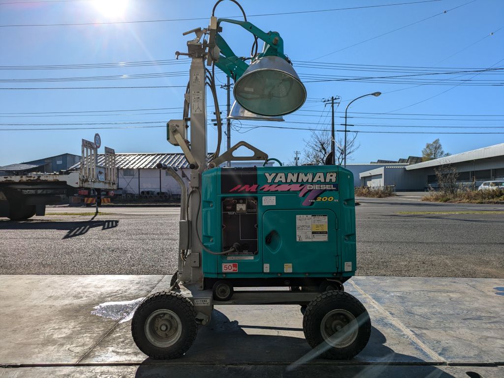 二等式投光器(YDG200SS-5E)＋アワメーター 二等式投光器(YDG200SS-5E)＋アワメーター - メルカリ