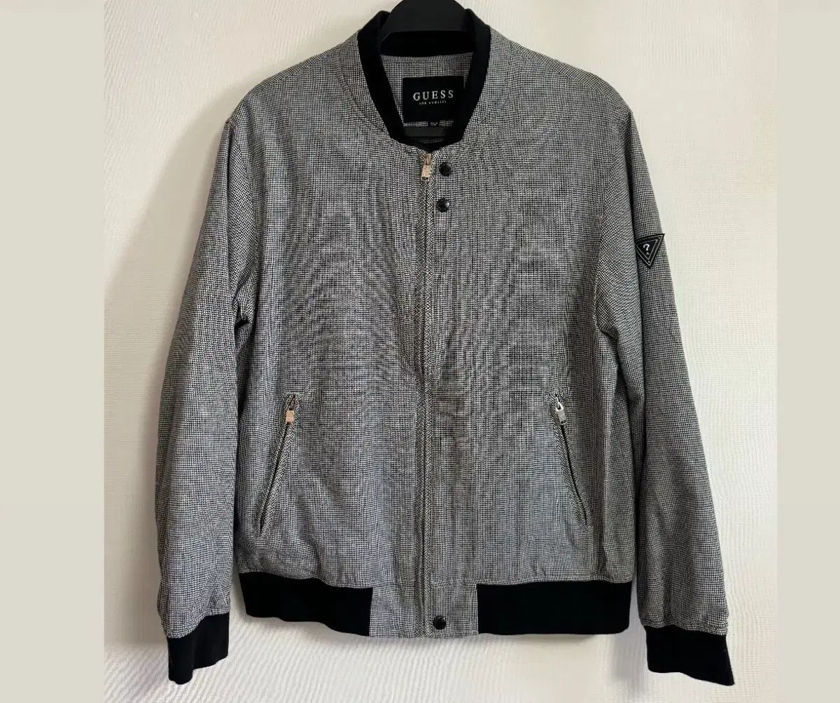 【雷市場（ポンジャン）商品韓国直送】 GUESS(ゲス) メンズ ボンバー ジャケット ジップアップ L