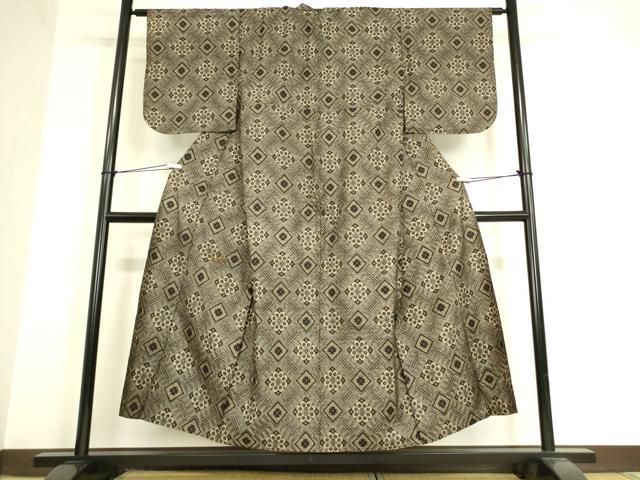 本場大島紬 菱形に花模様 上品な絣 正絹 AK-5878 本場大島紬 菱形に花模様 上品な絣 正絹 AK-5878