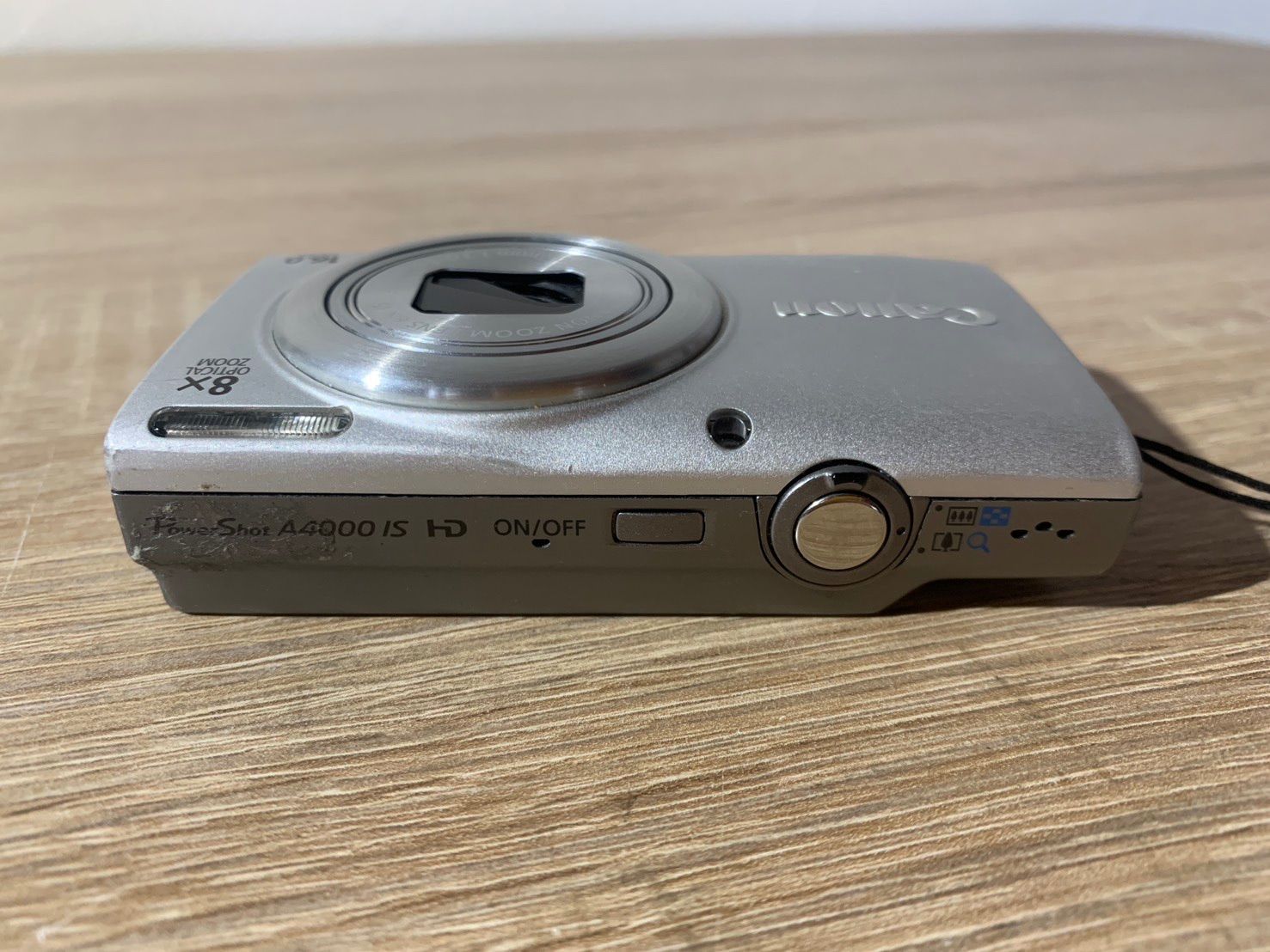 シルバー デジカメ