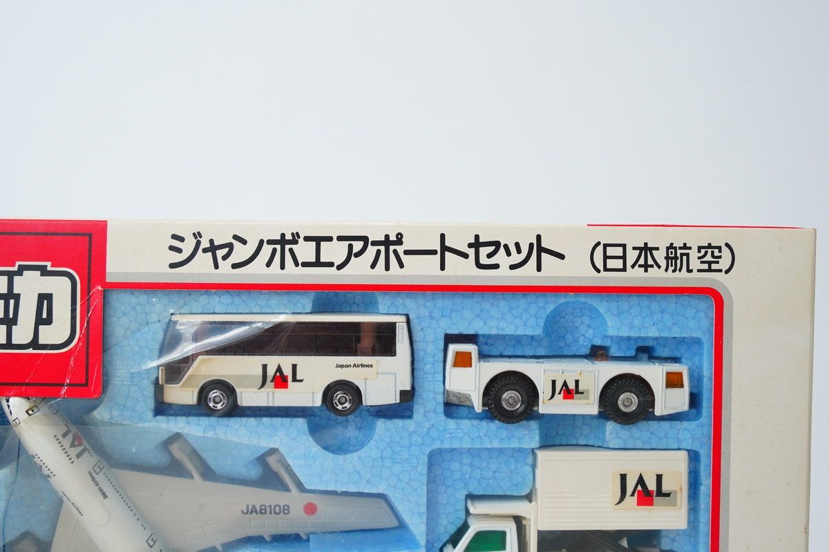 トミカ ジャンボエアポートセット（日本航空） Amazon | トミカギフトセット ジャンボエアポートセット 日本