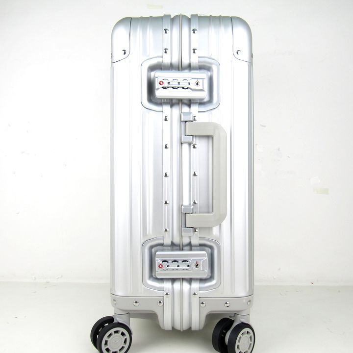 メルセデスベンツ アルミスーツケース 32L 未使用 TSAロック 重量約4.2