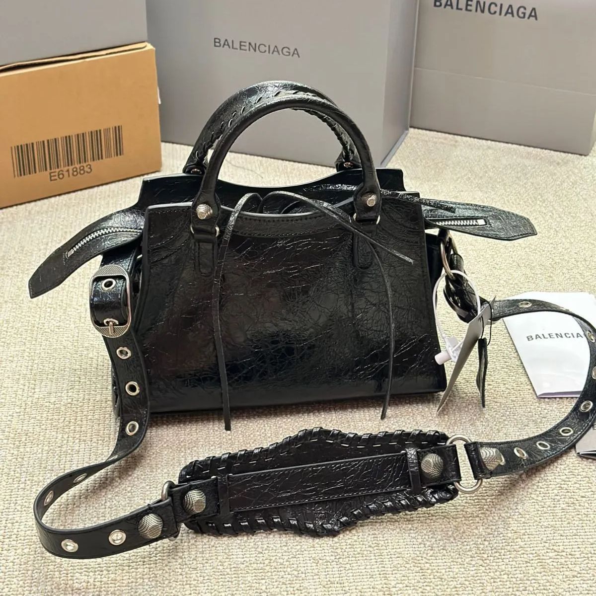 箱付き新品は未使用！BALENCIAGA機関車バッグハンドバッグ斜めショルダーバッグ