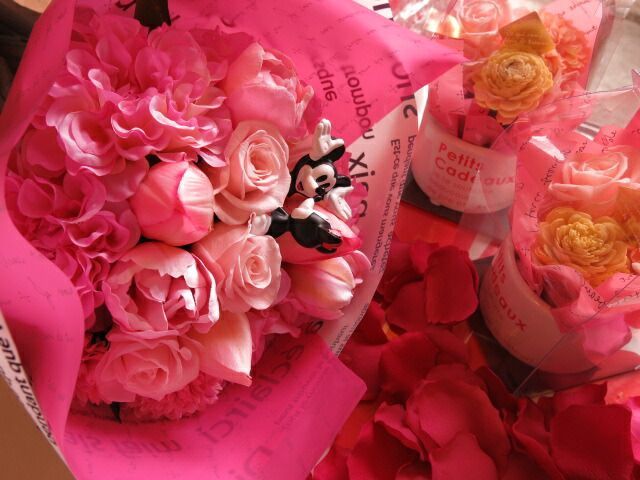 チューリップ 花束 いつでもチューリップ花束 ミッキー-ミニー入り バラプリザーブドフラワー入り ずっときれいなアートフラワー系チューリップ使用◆誕生日プレゼント 記念日の贈り物におすすめのフラワーギフト YUZUMIYA_COM