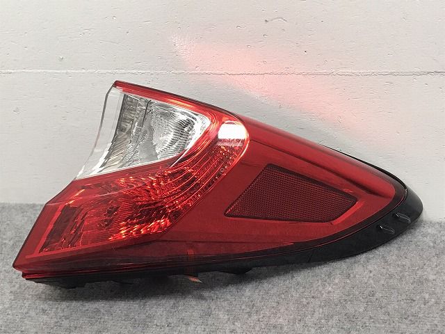 C-HR NGX50/ZYX10 純正 右 テールランプ/ライト/レンズ ハロゲン KOITO