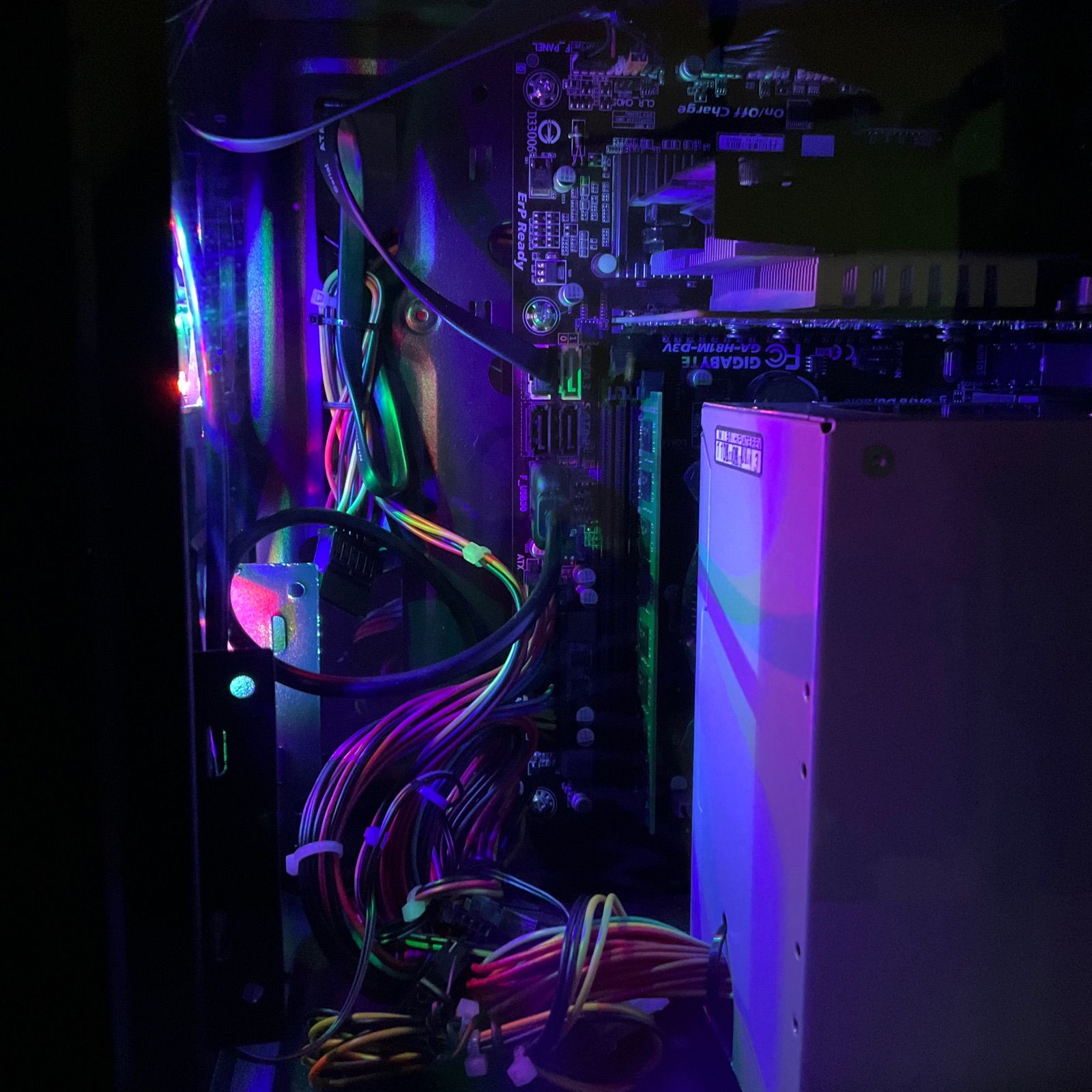 【美品】PCケース+CPU i5-4590+ GA-H81M-D3V-JP 美品】PCケース+CPU i5-4590+ GA-H81M-D3V-JP 【公式通販】