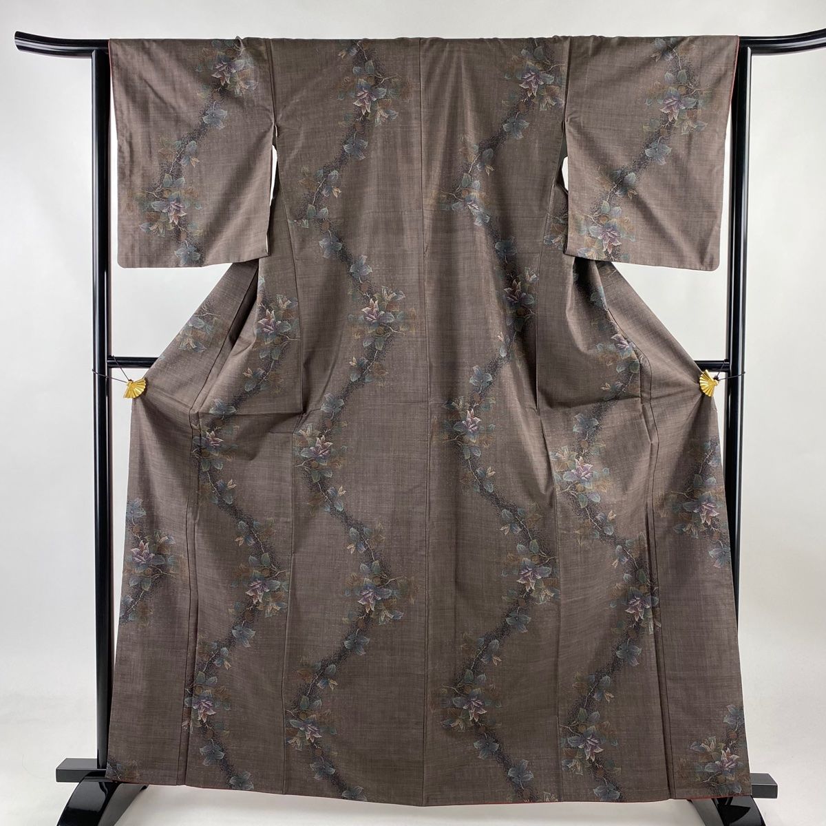 紬 身丈164.5cm 裄丈64cm M 袷 枝花 幾何学 焦茶色 正絹 名品