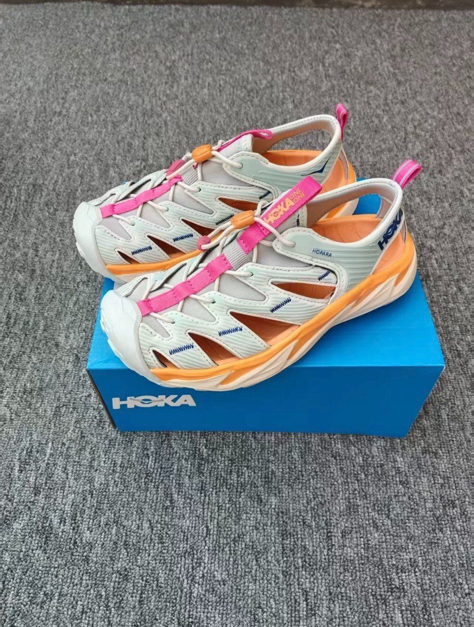 HOKA ONE