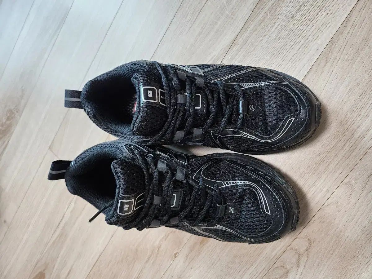 ニュー ンス 1906 R ブラック スニーカー 235 mm