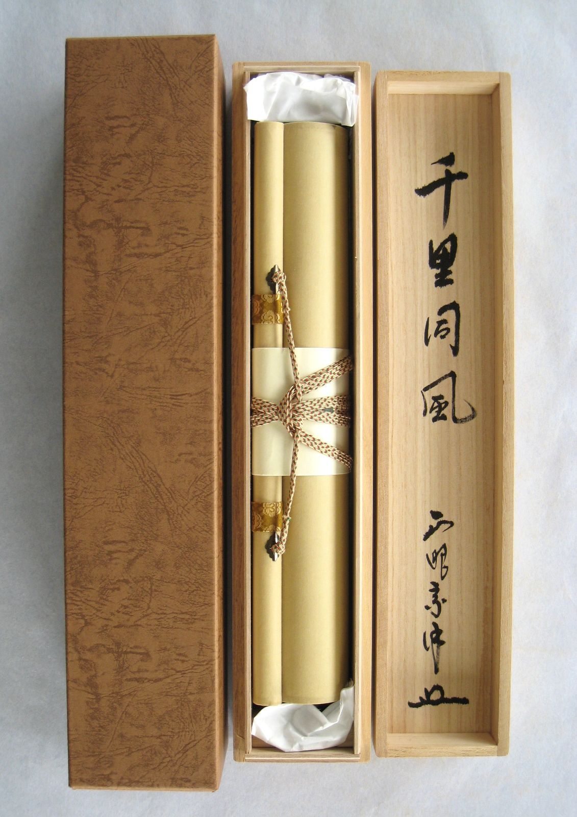 【真筆】茶掛け 茶掛　千里同風◆妙心寺派 管長 山川宗玄　共箱・タトウ箱付 真筆】茶掛け 茶掛 千里同風◇妙心寺派 管長 山川宗玄 共箱
