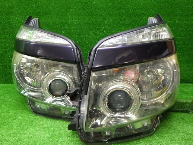 ヴォクシー ヘッドライト 左右 HID ZRR70/75 前期 28-203 V8 レベ付