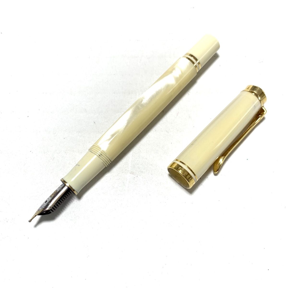 Pelikan(ペリカン) 万年筆美品 - アイボリー×ゴールド ペン先14C-585/インクなし - メルカリ