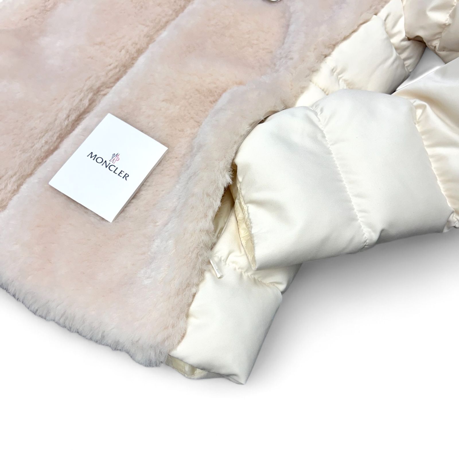 MONCLER Oiron フェイクファー ロゴベルト ダウンジャケット 新品 MONCLER Oiron フェイクファー ロゴベルト ダウン