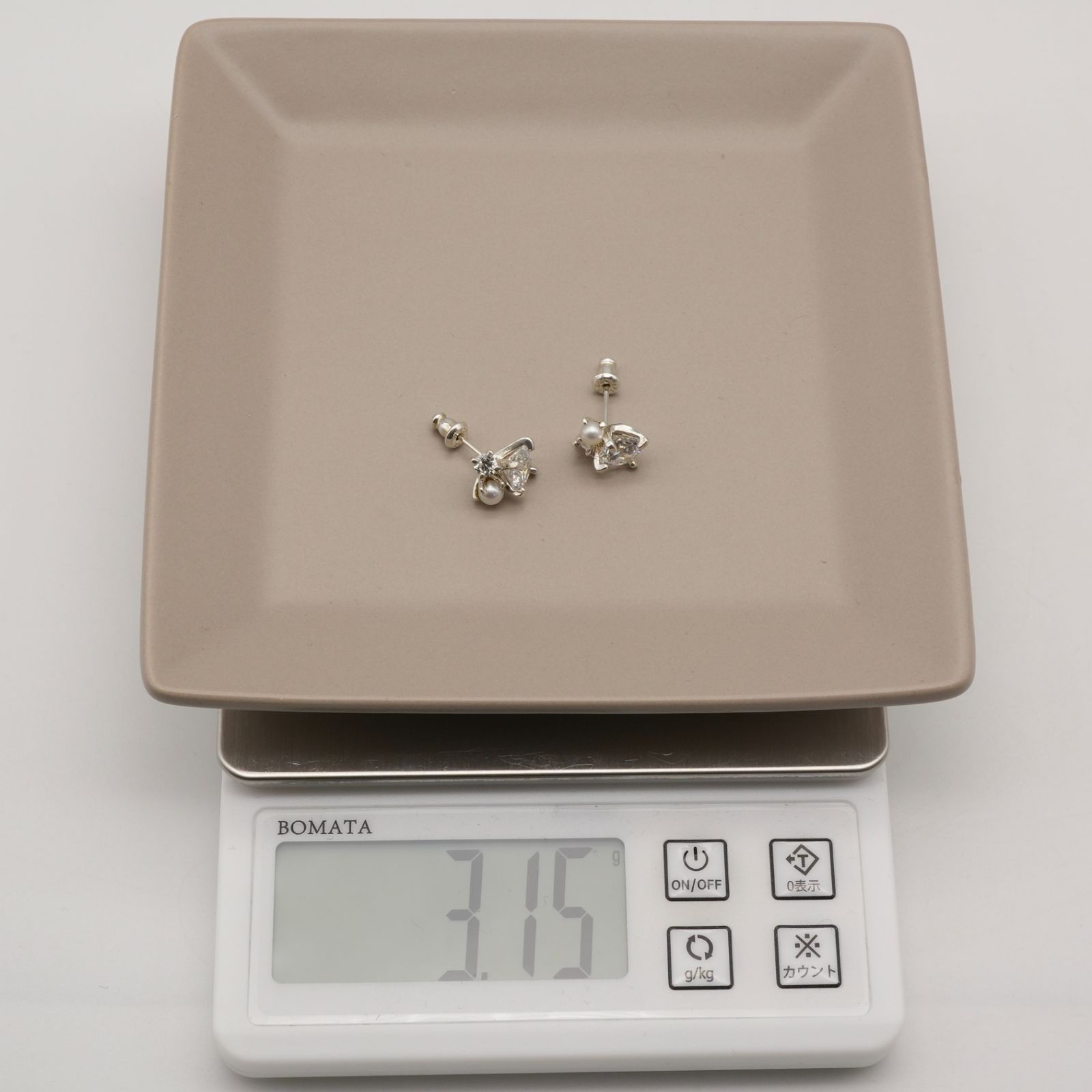 e.m. ジルコニア 揺れピアス 美品 イーエム ピアス(0401-AP50)