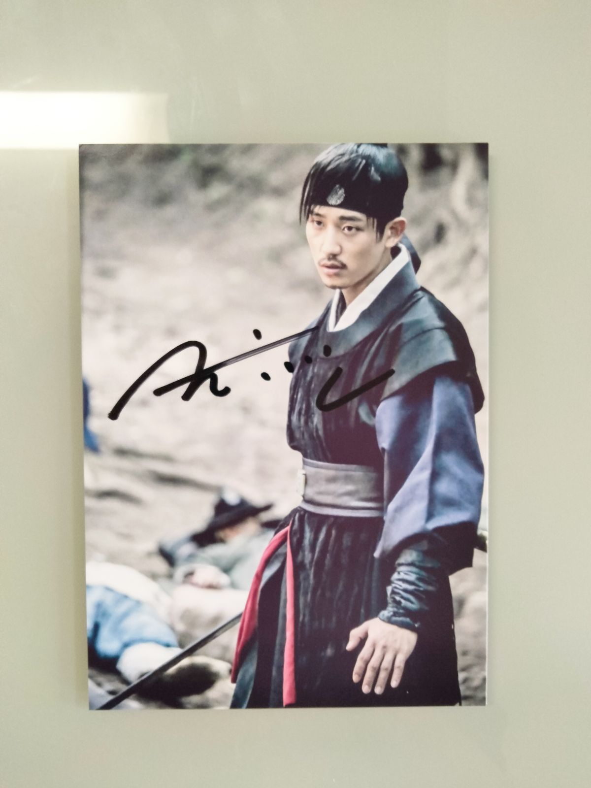 チョン・ヘイン直筆サイン入り2Lサイズ写真…Jung Hae-in…三銃士