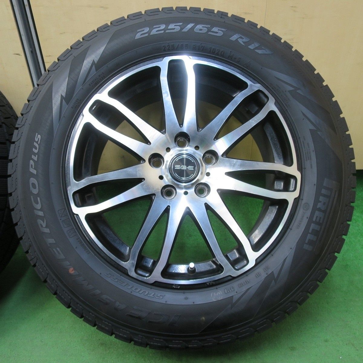 バリ溝！9.5分以上☆スタッドレス 225/65R17 ピレリ アイス 