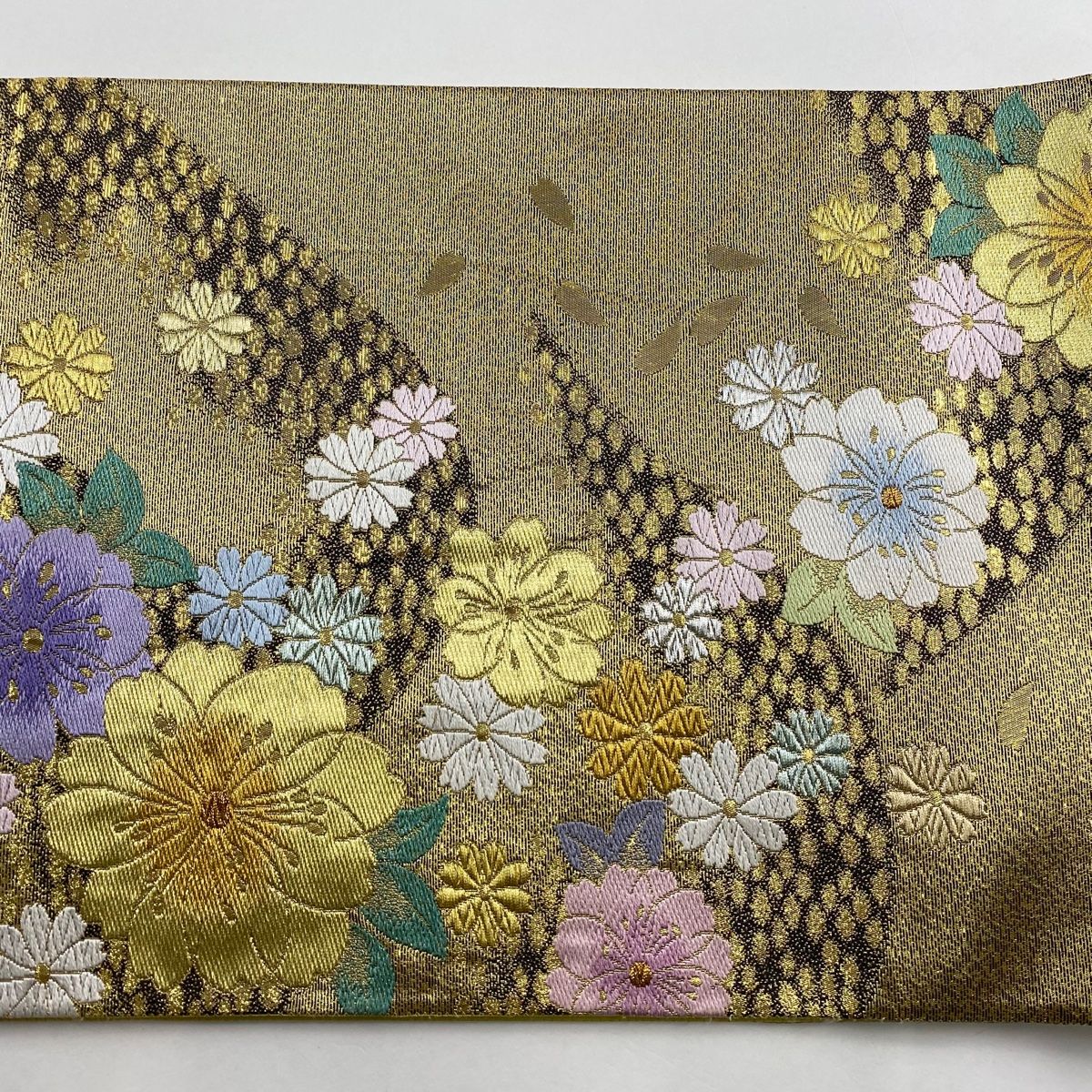 り*じ様 (あ870)アンティーク振袖㊗️金に輝く菱形花唐草模様✨4点セット 菱の唐草花模様(アンティーク)【あずま型 大】上物 – keniamarilia
