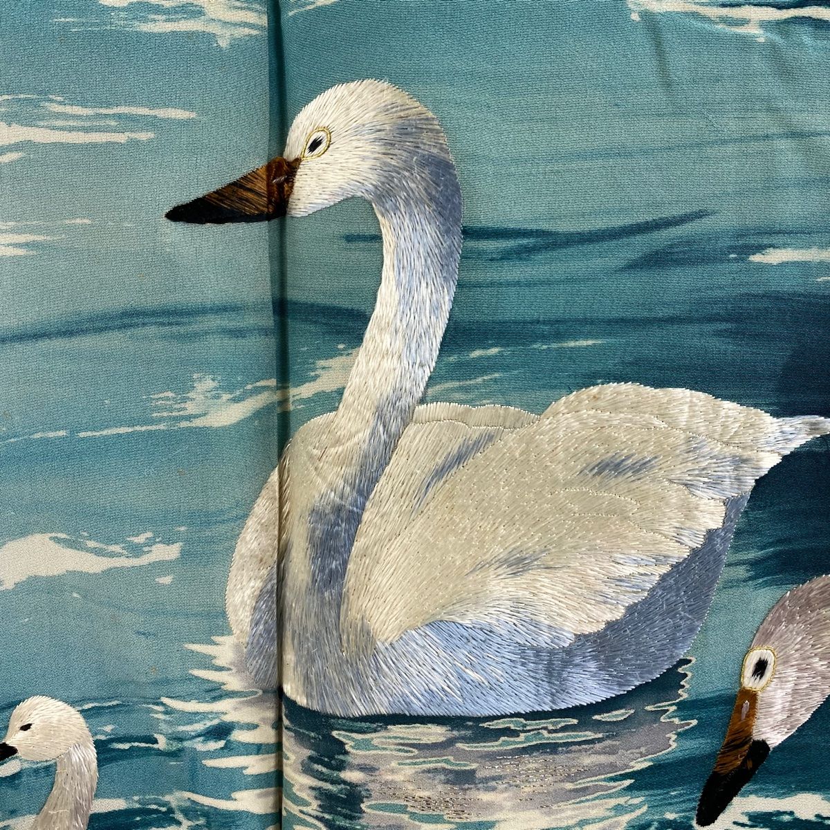 ★専用★未使用品 訪問着 薄い青緑 雀 スズメ 身丈155cm 裄丈63cm 袷 訪問着 身丈160.5cm 裄丈63cm S 袷 大彦 落款 白鳥 湖畔 刺繍 金