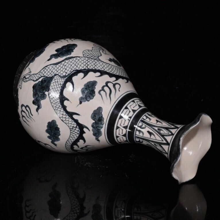 【民藝】明朝 壺 【龍紋】ヘタウマ【民芸】 A Jizhou painted 'bird and flower' bottle vase, Southern