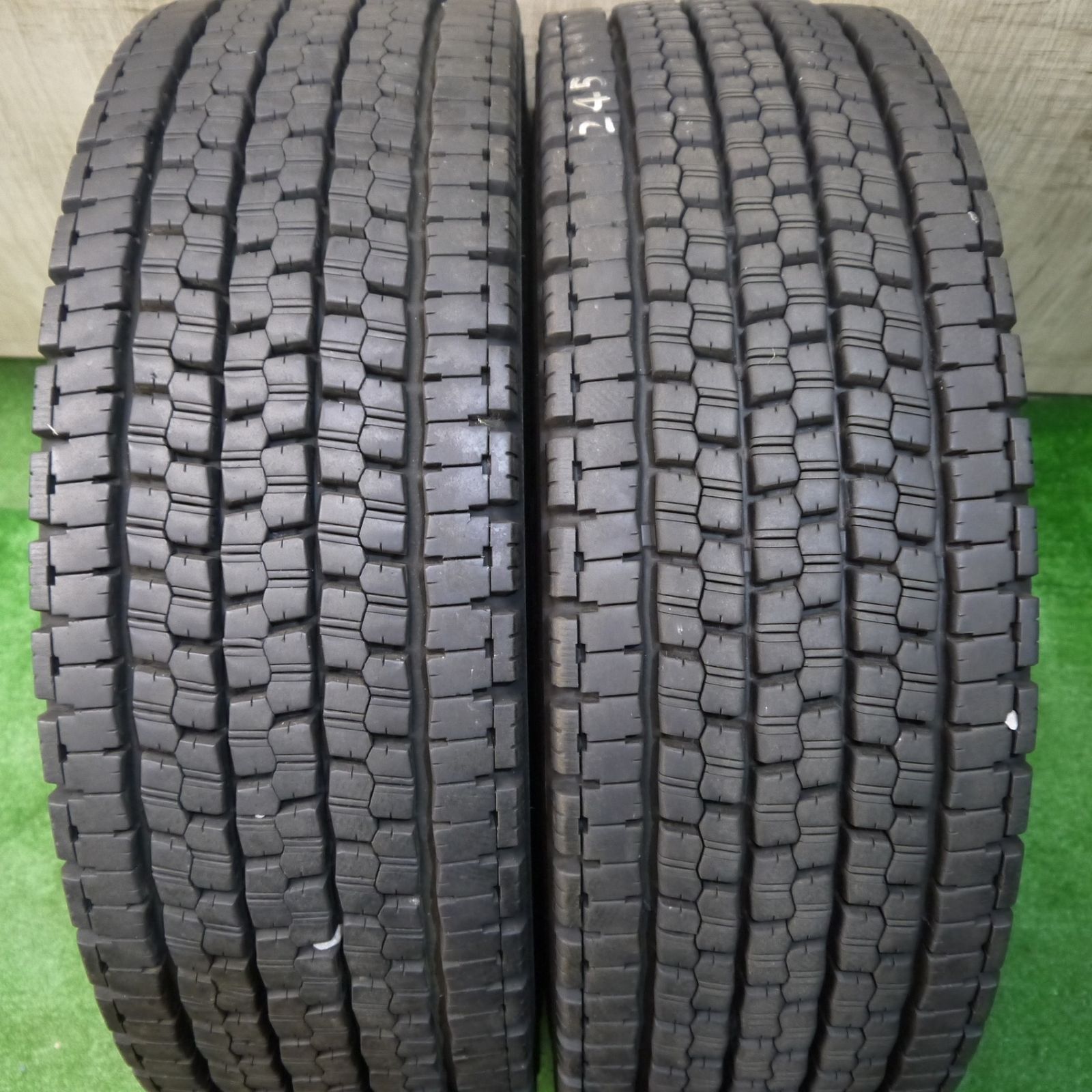 バリ溝 23年 9.5分 2本 トラック タイヤ 245|70R19.5 136|134J スタッドレス ブリヂストン W999 19.5インチ 5060706KKスタ