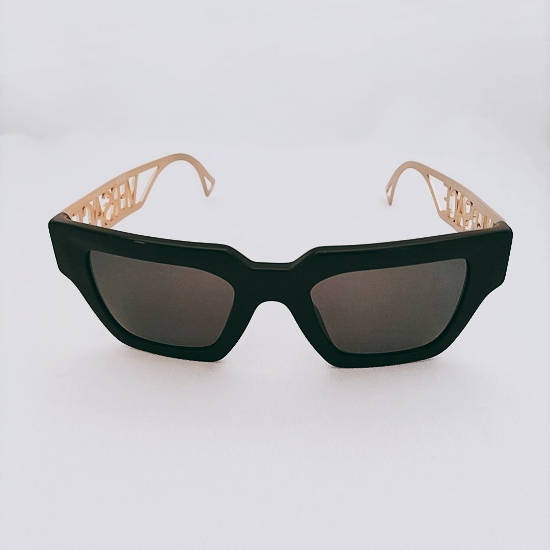 新品未使用※訳あり】VERSACE 90S ヴィンテージ ロゴ サングラス 新品未使用※訳あり】VERSACE 90S ヴィンテージ ロゴ サングラス