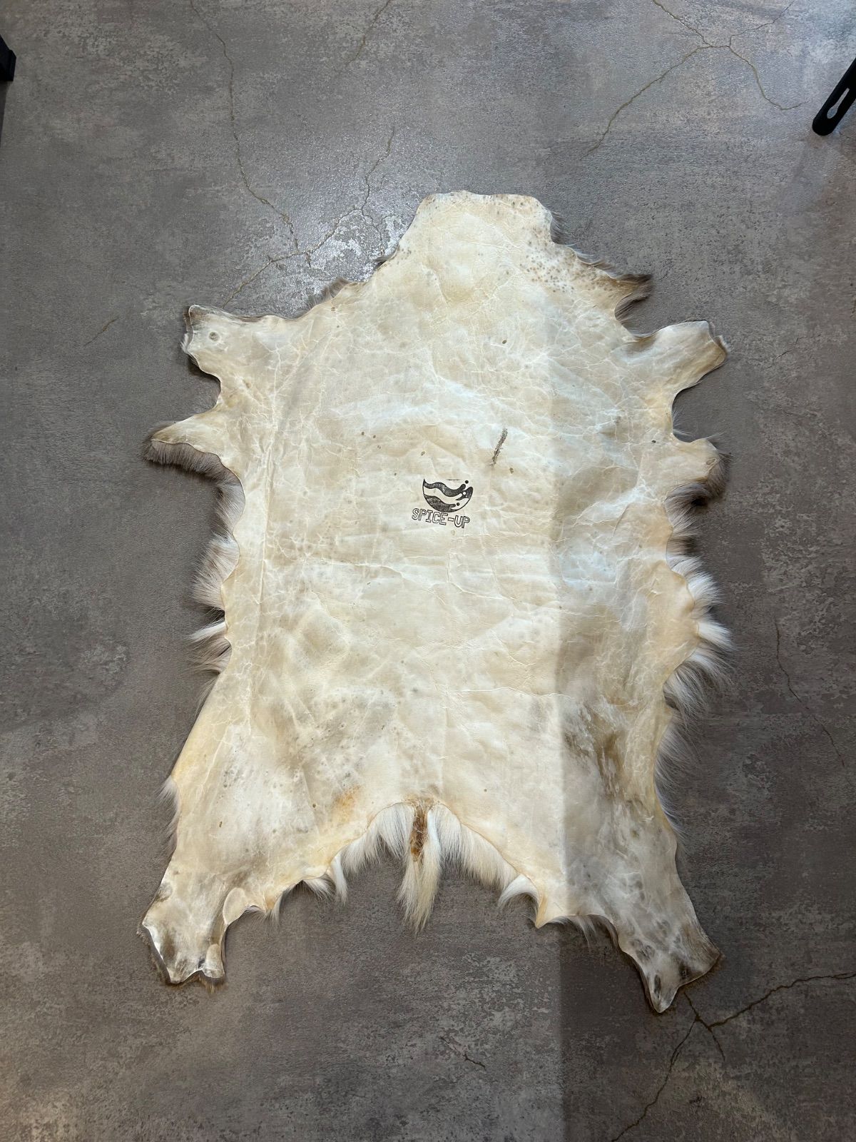 鹿 毛皮 ラグ 敷物 マット 鹿 の 毛皮