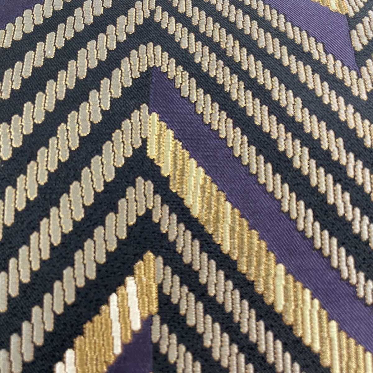 袋帯 名品 幾何学 金糸 墨色 六通 正絹 【中古】 - メルカリ