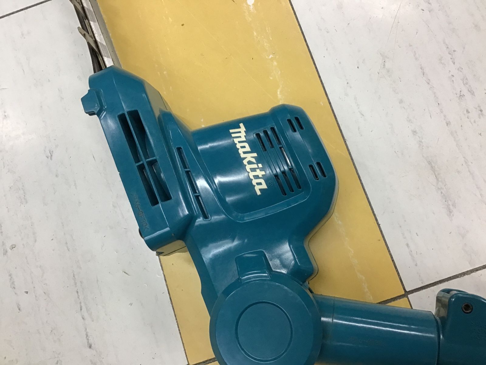 豊富な品揃え。 B動作品 ●マキタ makita コードレスポールバリカン MUN301LDZ●アクトツール富山店●L福