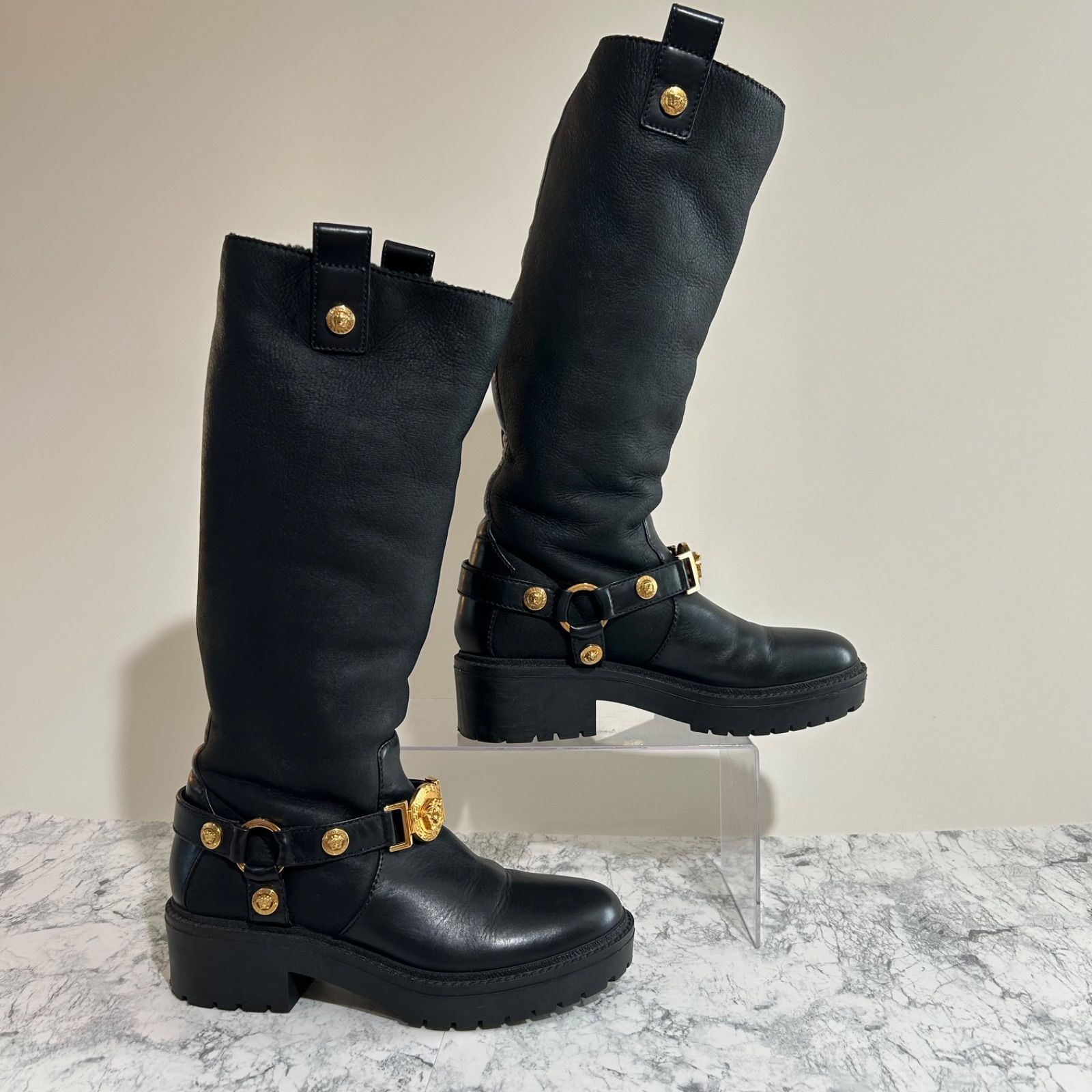 再入荷アイテム ヴェルサーチェ VERSACE メデューサ レザー切替 ムートン メタル 靴
