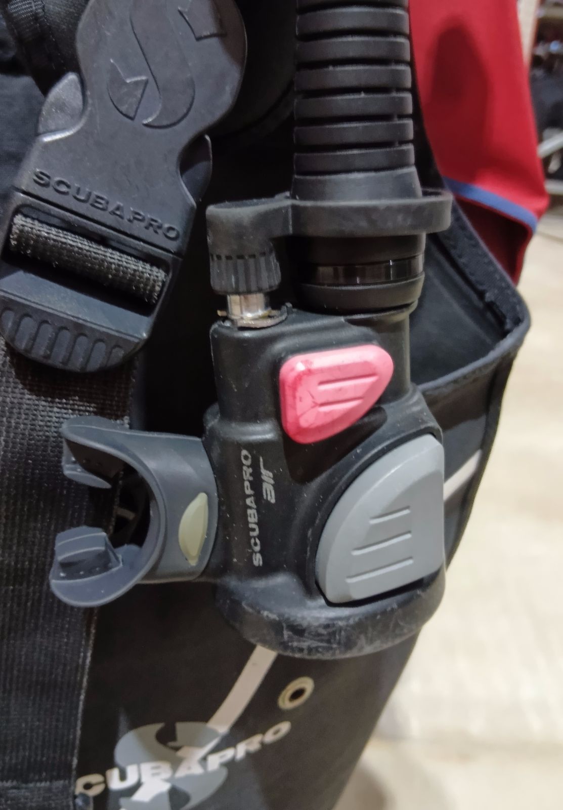 SCUBAPRO - スキューバプロ トラベラー BCD Sサイズ Air2装備 中古 スキューバプロ トラベラー BCD Sサイズ Air2装備 中古 - メルカリ