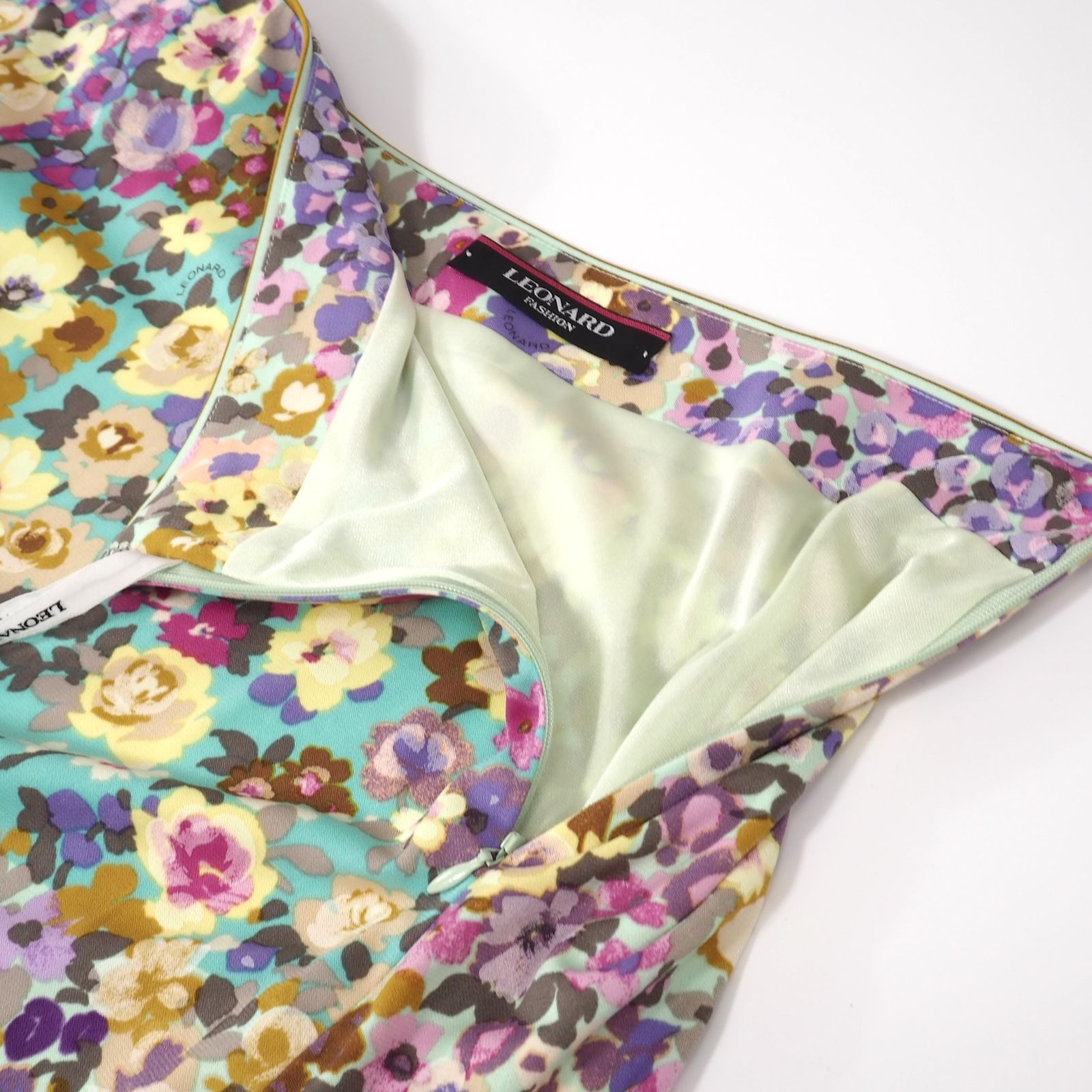 美品 レオナール LEONARD ウール シルク 花柄 総柄 スカート