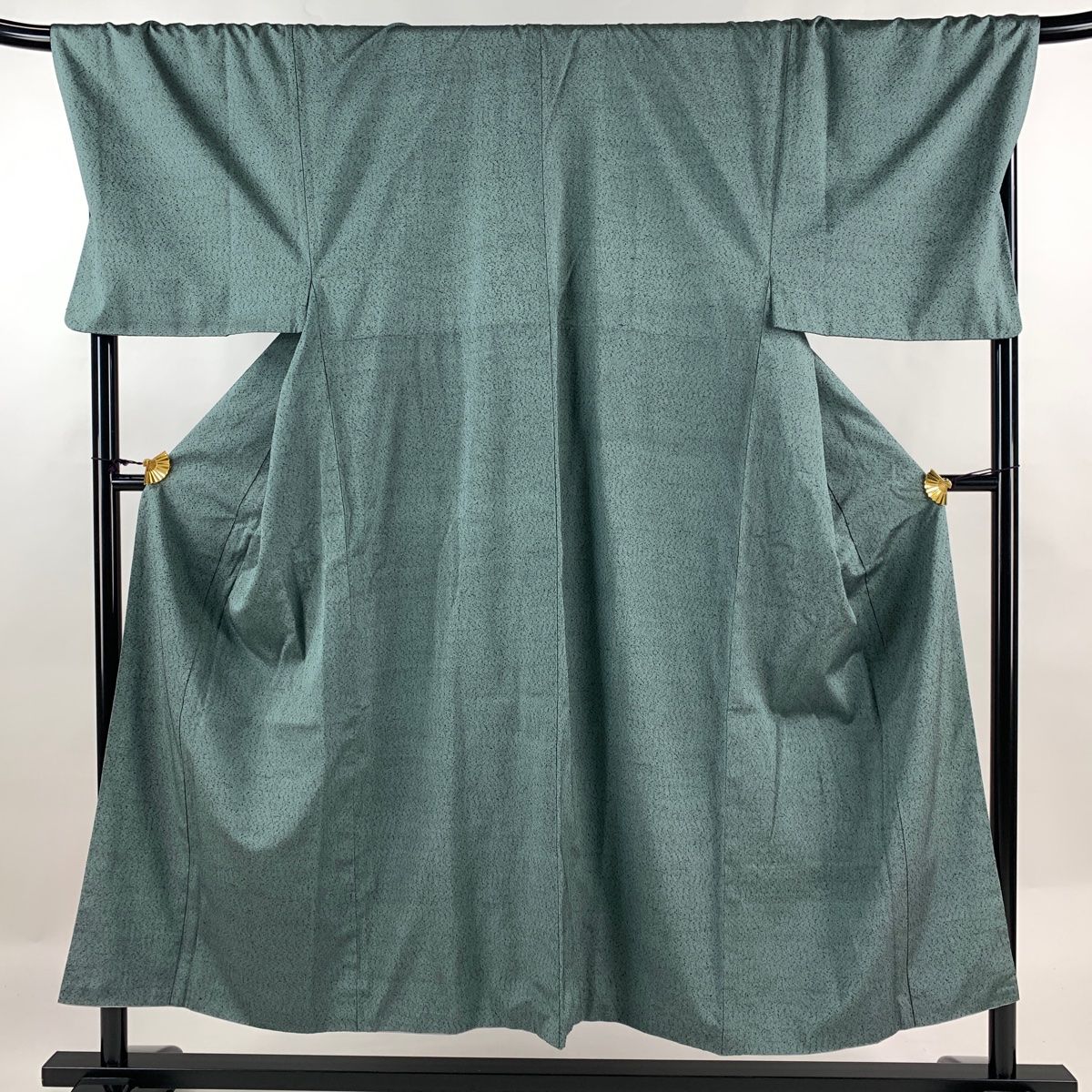 男着物 身丈153cm 裄丈73cm L 袷 アンサンブル 紬地 幾何学 灰緑 正絹 名品 【中古】