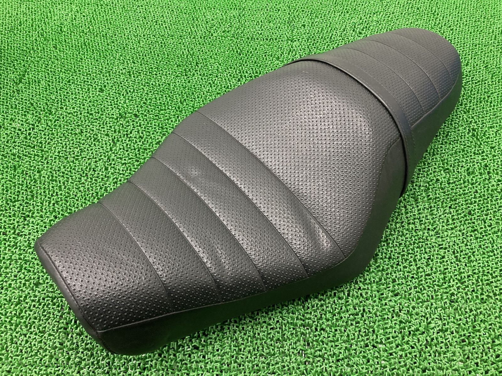ハーレー スポーツスターシート 純正 XL883R シート ハーレー ハーレー スポーツスターシート 純正 XL883R シート ハーレー