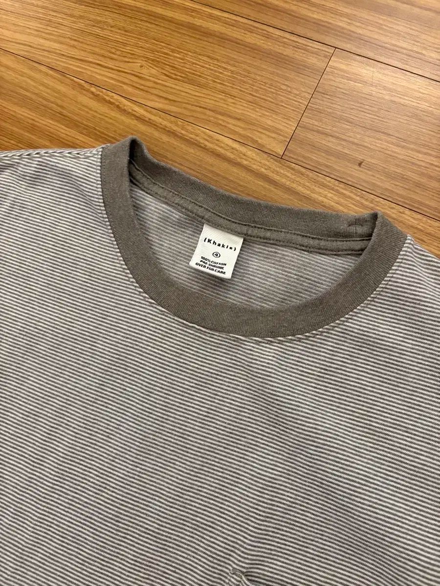 カーキ Tシャツ