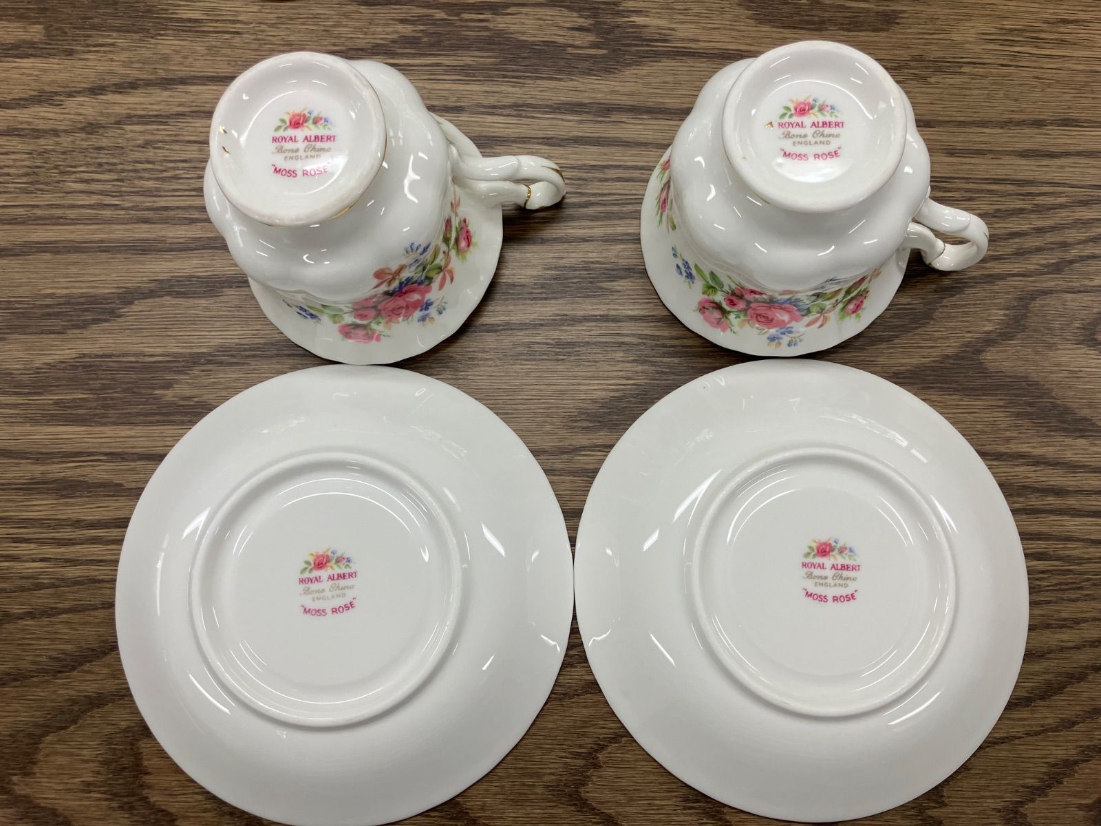 Royal Albert [Moss Rose] ロイヤルアルバート カップ＆ソーサー(廃盤