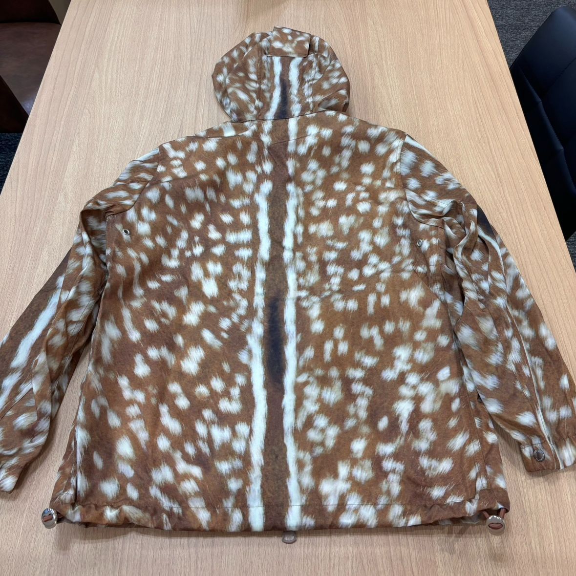 バーバリー BURBERRY 鹿柄 バンビ ブルゾン ジャケット パーカ フード 